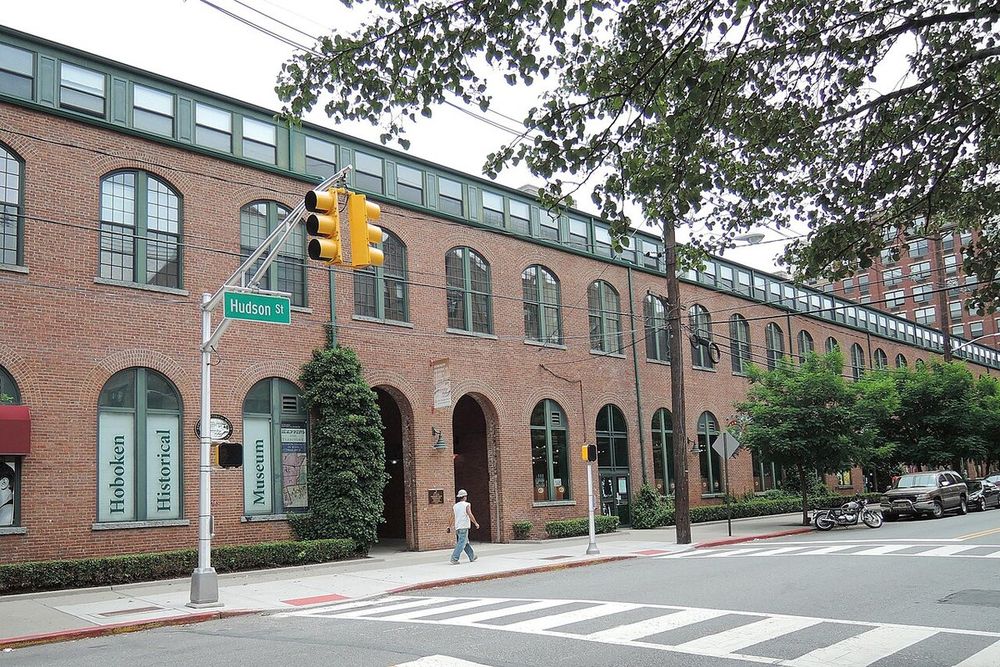 The place · photo by Jim.henderson, CC0, Wikimedia Commons The place · photo by Jim.henderson, CC0, Wikimedia Commons
